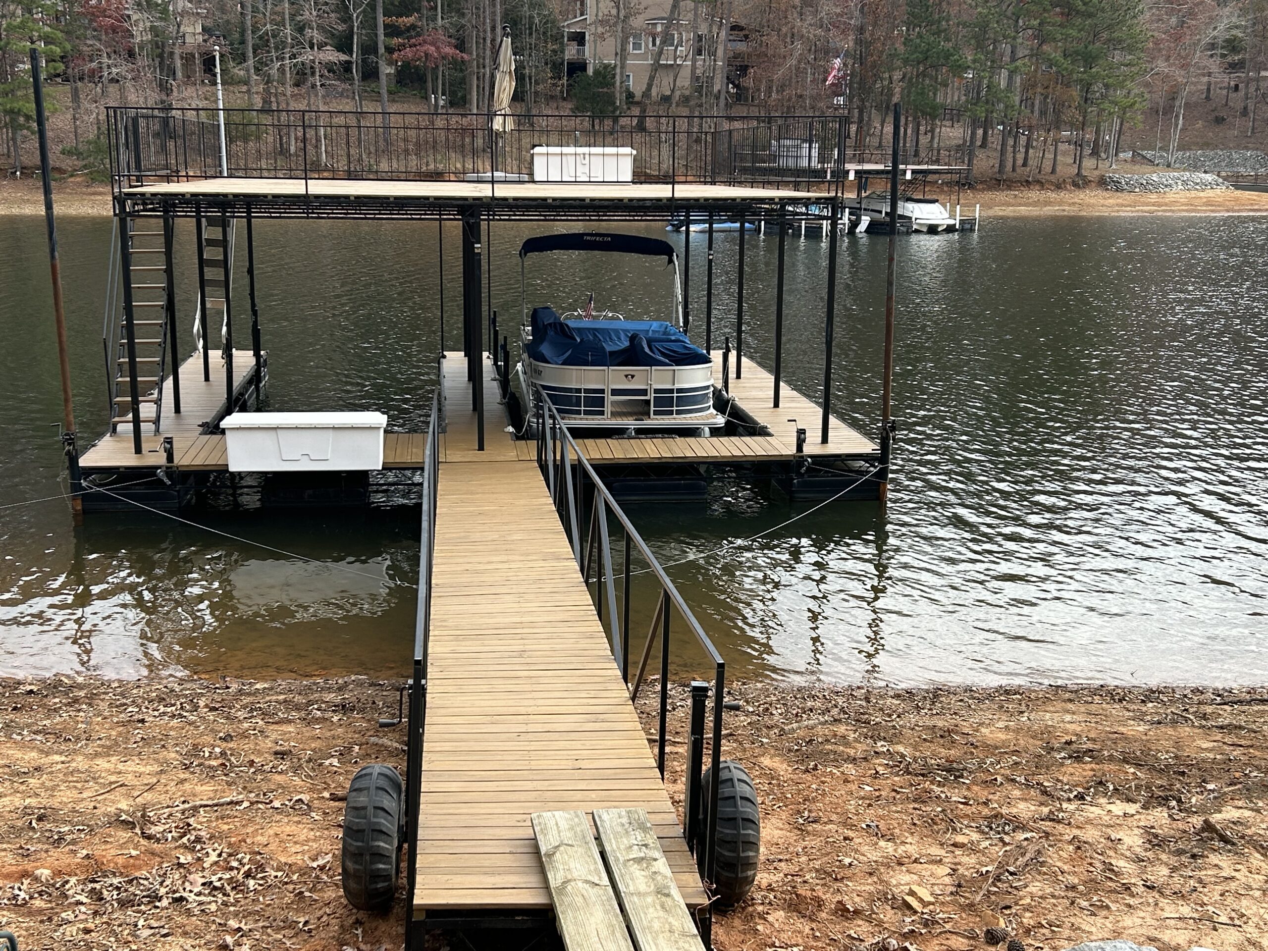 32' x 32' Flat Top with Sundeck Steel Dock